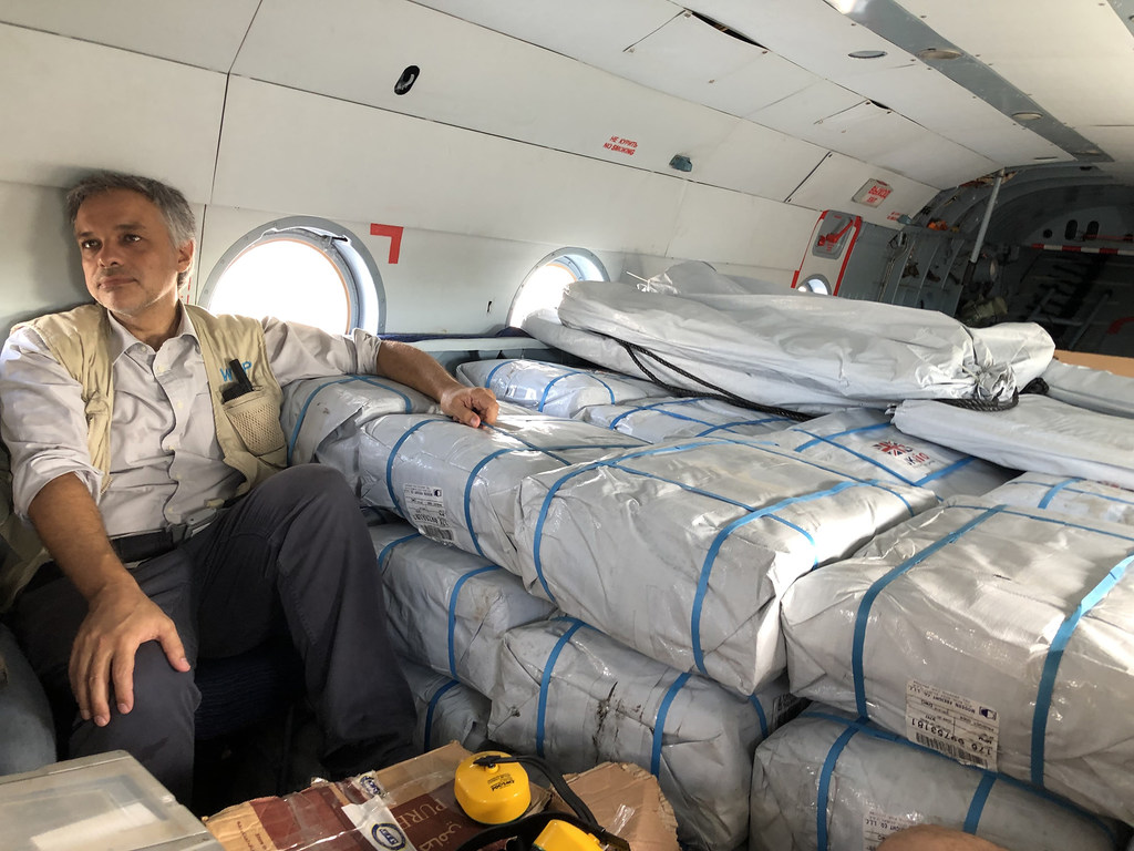 Pedro Matos a bordo de un vuelo de ayuda humanitaria tras el ciclón Idai en Mozambique.